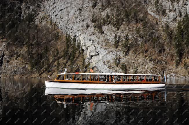 Turizmus - Sétahajóval a Königssee tavon