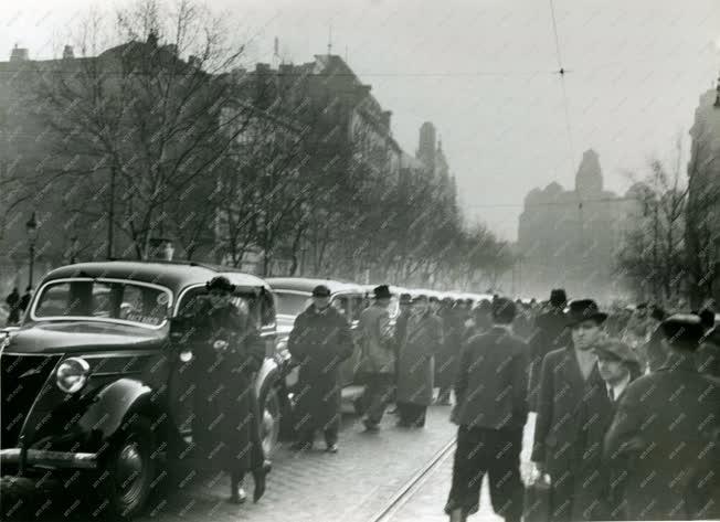 Közlekedés - Budapesti taxi története