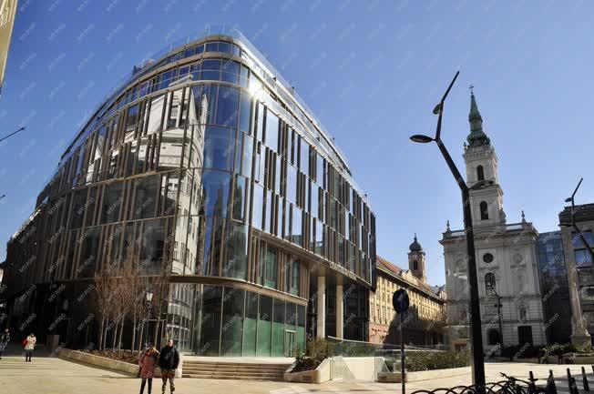 Városkép - Elismerés - Díjat nyert a budapesti Szervita téri új épület