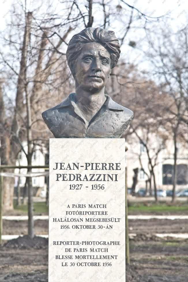 Budapest - Jean Pierre Pedrazzini szobra 