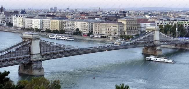 Városkép - Budapest - A felújítás alatt lévő Lánchíd
