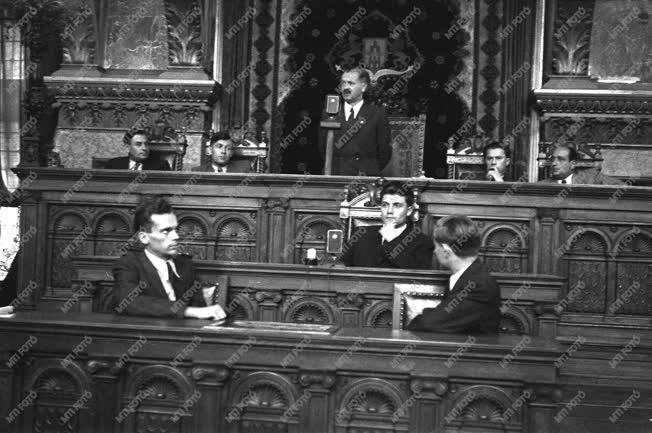 Belpolitika - A Magyar Ifjúság Országos Tanácsának kongresszusa