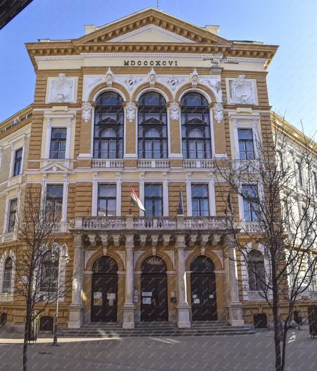 Oktatás - Budapest - Az Óbudai Egyetem Gazdasági Karának épülete