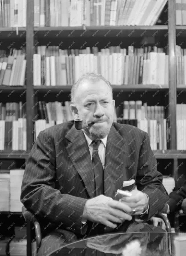 Kultúra - John Steinbeck Nobel-díjas amerikai író Budapesten