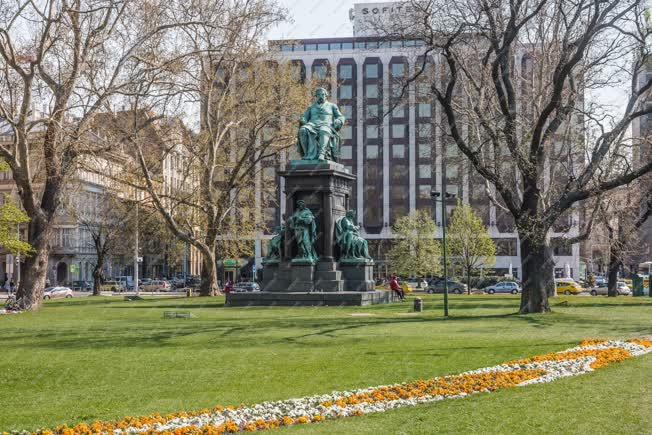 Műemlék - Budapest - Deák Ferenc emlékmű