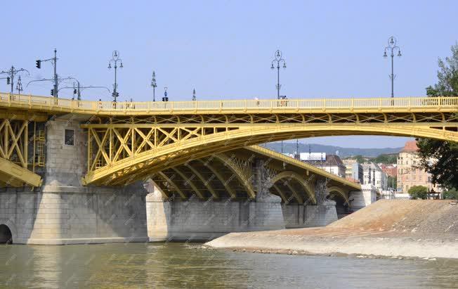 Közlekedési létesítmény - A Margit híd 