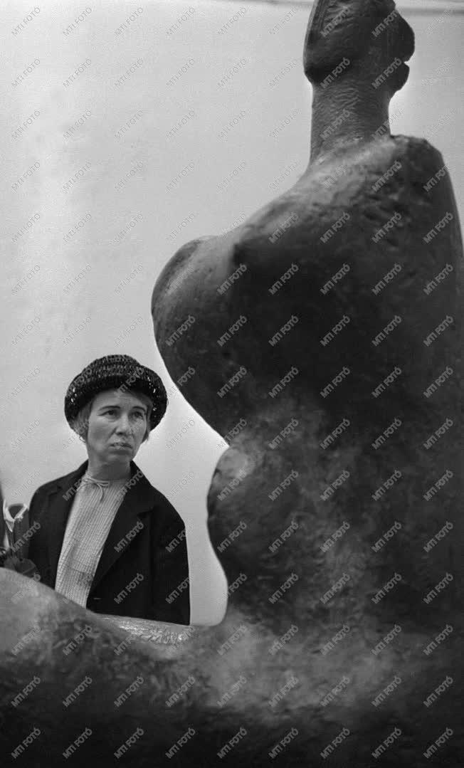 Kultúra - Külkapcsolat - Henry Moore kiállítása a Műcsarnokban