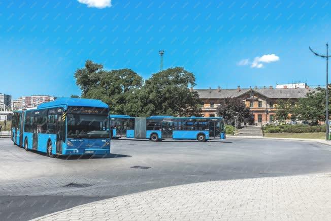 Közlekedés - Budapest - Autóbusz-végállomás az Etele téren