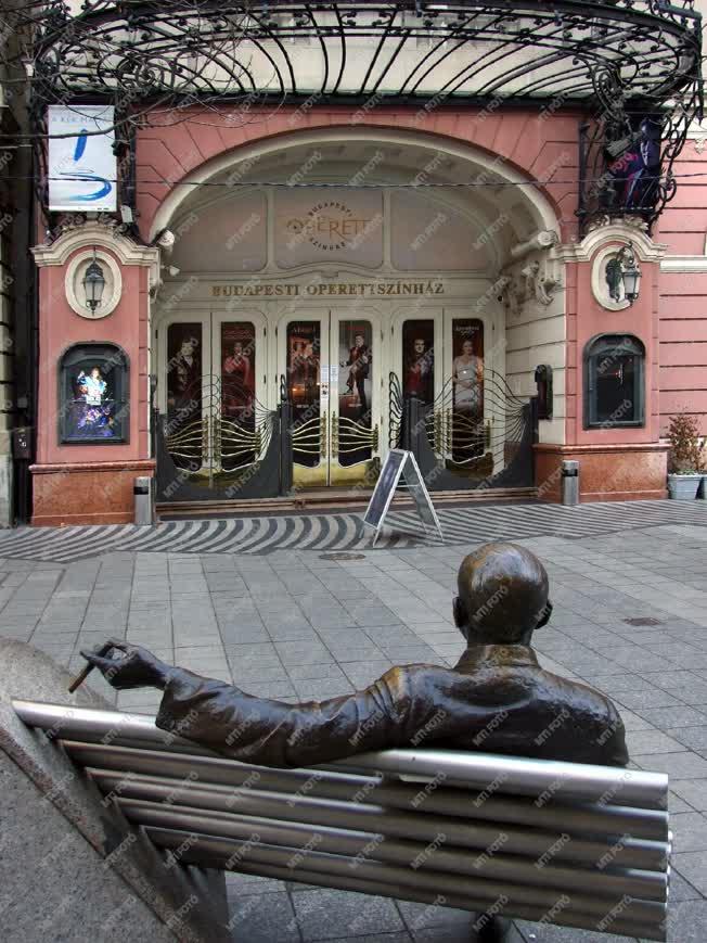 Köztéri szobor - Budapest - Kálmán Imre az Operettszínháznál