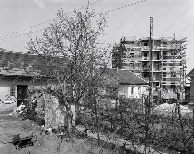 Gazdaság - Várostervezés - Folyamatos lakásátadás Pesterzsébeten