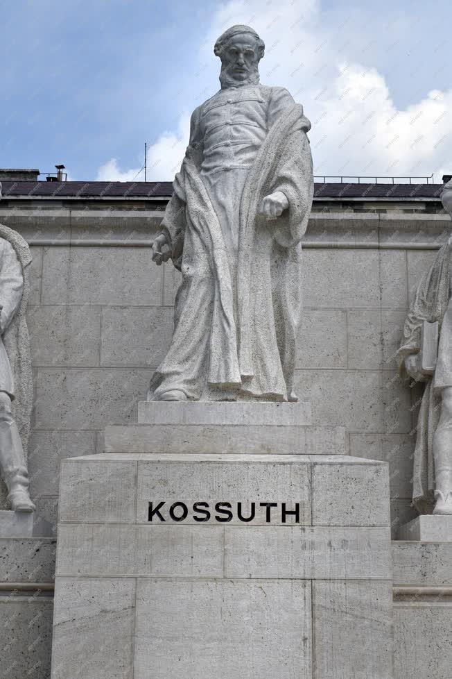Köztéri szobor - Budapest - Kossuth-emlékmű