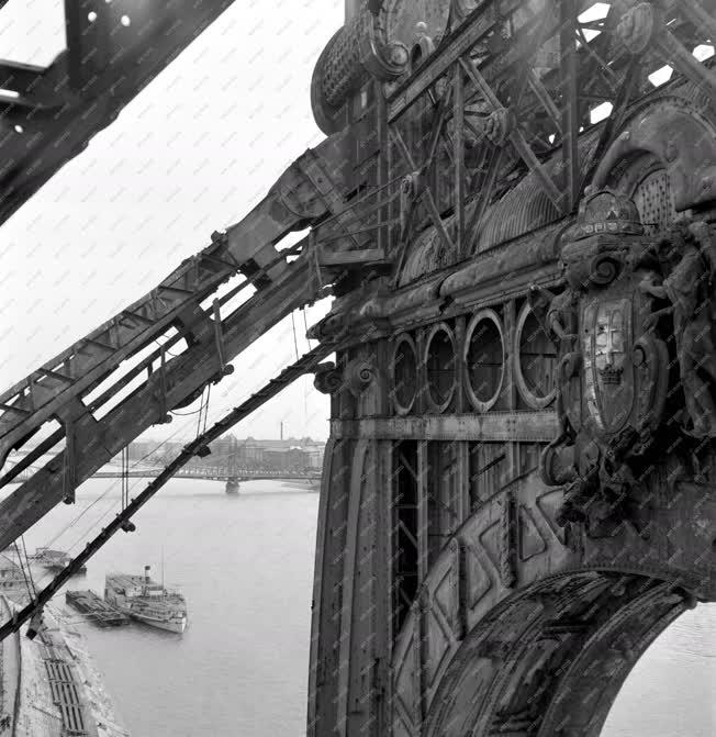 Városkép – Az Erzsébet híd romjai