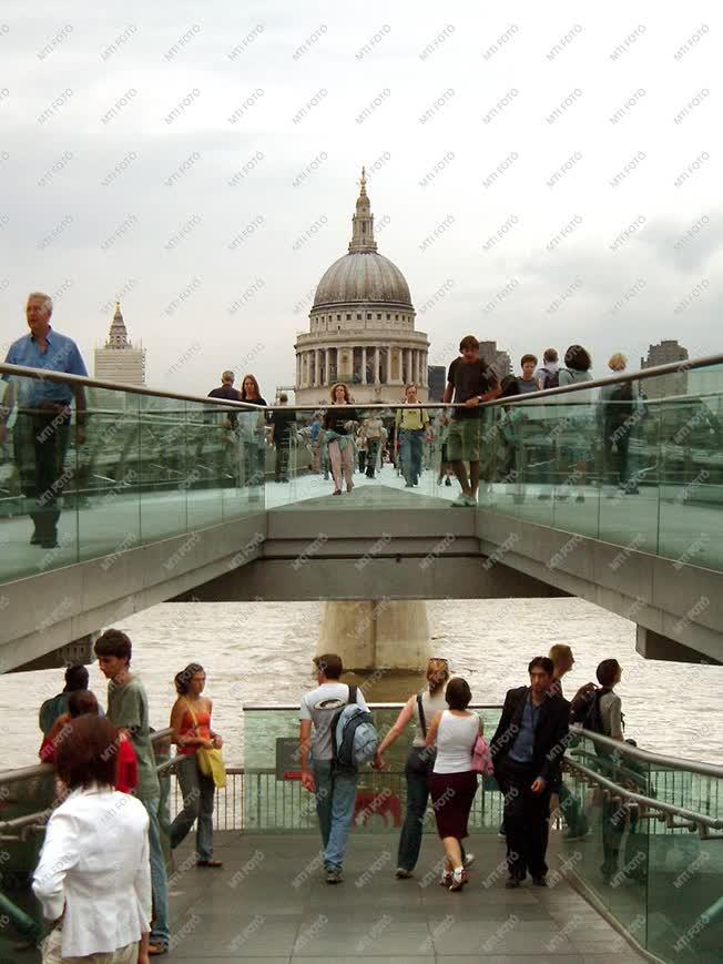 Nagy-Britannia - London - A Millennium híd