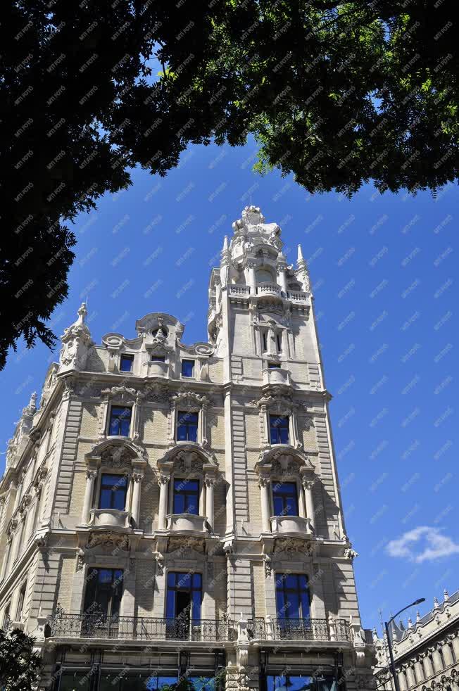 Építőipar - Budapest - Luxushotel lesz a fővárosi Matild-palotából