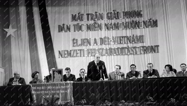 Külkapcsolat -  A Dél-Vietnami Nemzeti Felszabadítási Front küldöttsége a MOM-ban