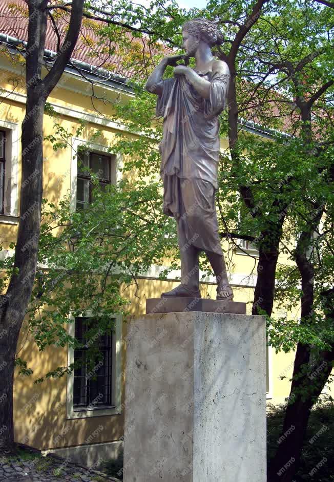 Köztéri szobor - Budapest - Artemisz szobra