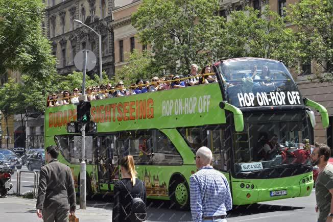 Városkép - Budapest - Városnéző busz