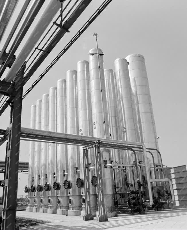 Ipar - A Dunai Kőolajipari Vállalatnál