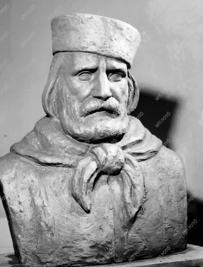 Kultúra - Szobrászat - Garibaldi szobor