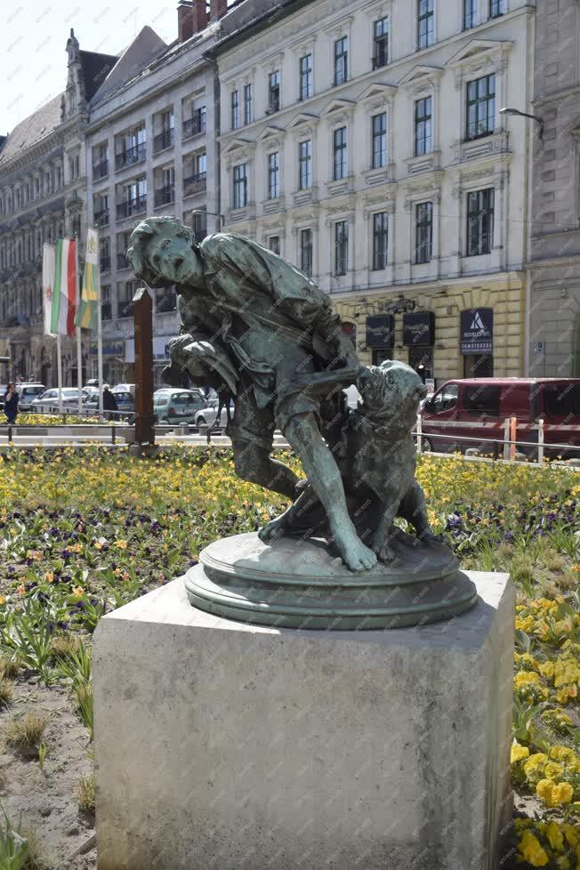 Városkép - Budapest - Kiscsibész szobor