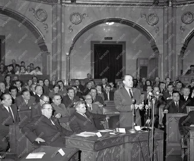 Belpolitika - Országgyűlés 1958-ban 
