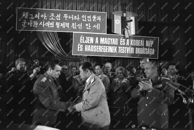 Külkapcsolat - Korea - O Dzin U hadseregtábornok látogatása