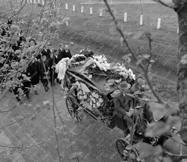 Jászboldogháza - Tsz-tag temetése
