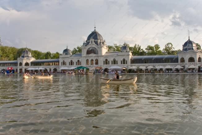 Városkép - Budapest - Ismét lehet csónakázni a Városligeti-tavon