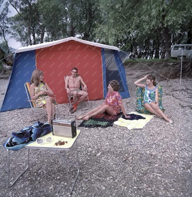 Reklám - Videoton Camping táskarádió 