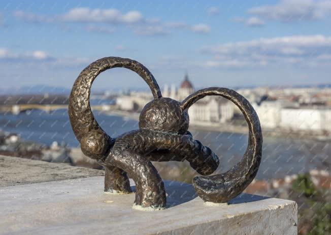 Köztéri szobor - Budapest - Mihajlo Kolodko: Kockásfülű nyúl