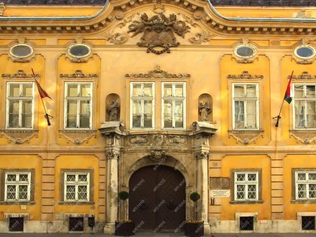 Budapest - Városkép - A műemlék Forgách-palota a budai Vár