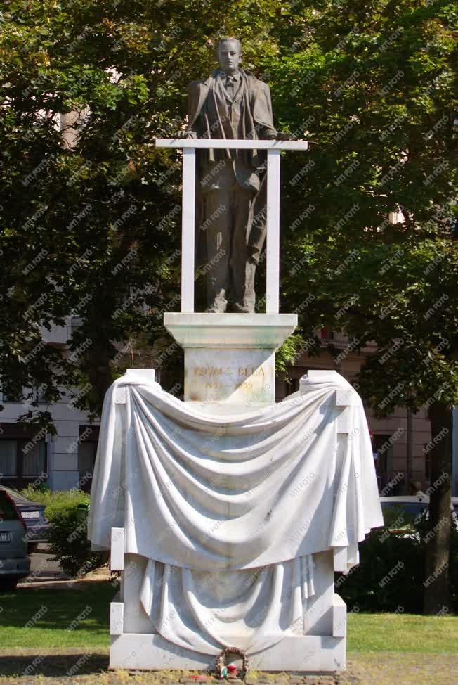 Budapest - Köztéri szobor - Kovács Béla