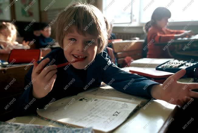 Elsősök a Lisznyai utcai Általános Iskolában