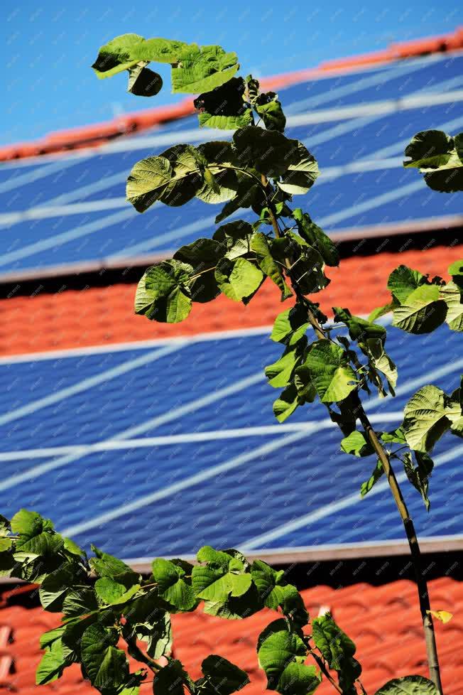 Energia - Napelemek a helvéciai Napvirág Óvoda és Bölcsőde épületén