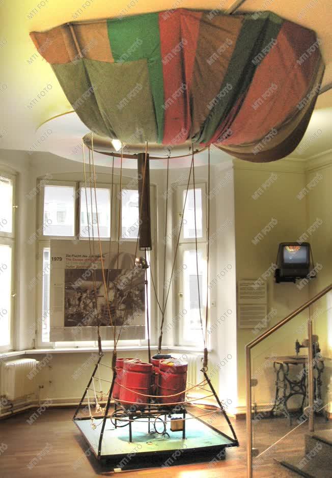 Berlin - Menekítő eszközök a Fal Múzeumban
