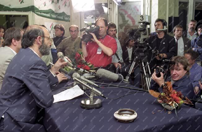 Belpolitika - Választás 1990 - SZDSZ sajtótájékoztató