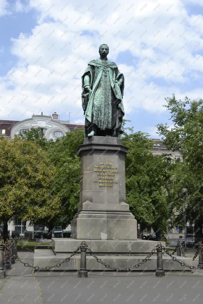 Műalkotás - Budapest - József nádor szobra