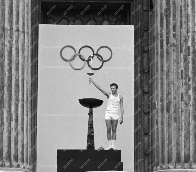 Sport - Az olimpiai láng Magyarországon