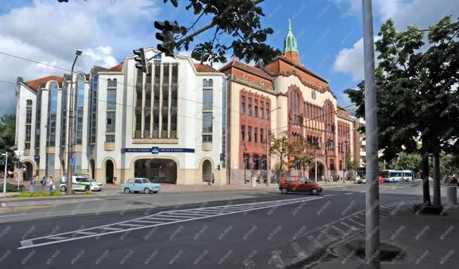 Városkép - Debrecen - Megyeháza és bank