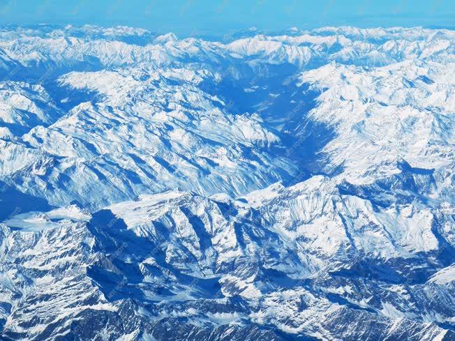 Légi felvétel - Alpok