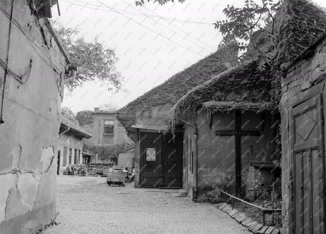 Városkép - Budapest - Lebontják a VIII. kerület földszintes utcasorait