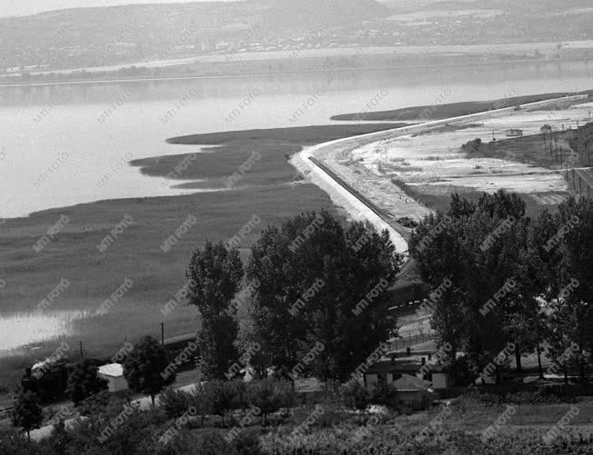 A szerző válogatása - Vasútvonal a Balatonban