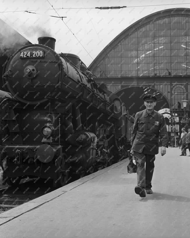 Közlekedés - Keleti Pályaudvar