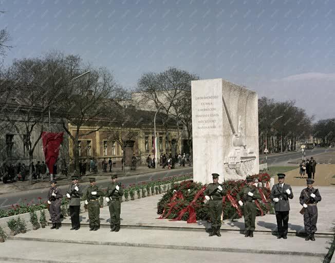 Belpolitika - Debrecen - Tankcsata-emlékmű avatása