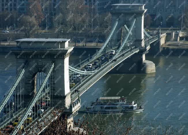 Városkép - Budapest - Forgalom a Lánchídon