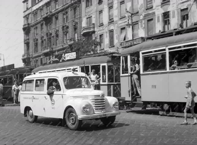 Közlekedés - Budapesti utcaképek