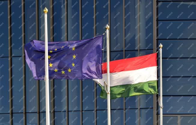 Jelkép - Magyar és európai zászlók