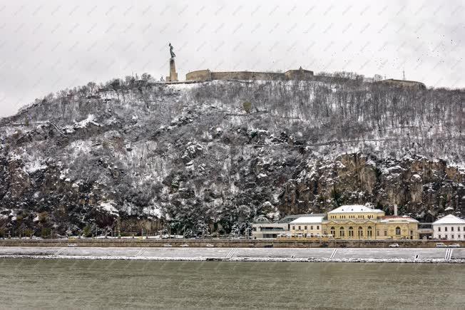  Városkép - Budapest - A Gellért-hegy télen