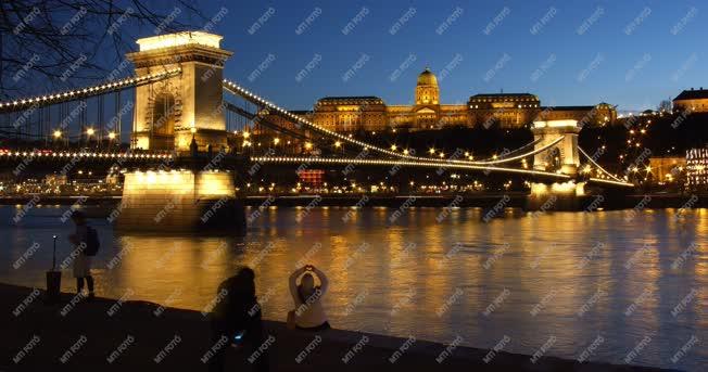 Városkép - Budapest - Esti dunai panoráma