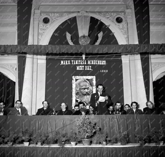Belpolitika - Marx névadó ünnepség a közgazdasági egyetemen